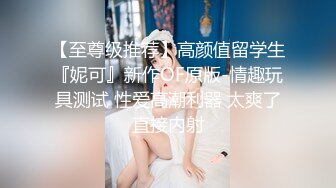 裙底偷拍??两个高颜值美女在店里自拍美女一个是透明蕾丝窄内一个是白色窄内蓝色短裙学妹和舍友逛街