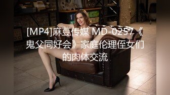 國內賓館洗手間洗澡的氣質騷女,堅挺肥碩的乳房摸起來相當有手感